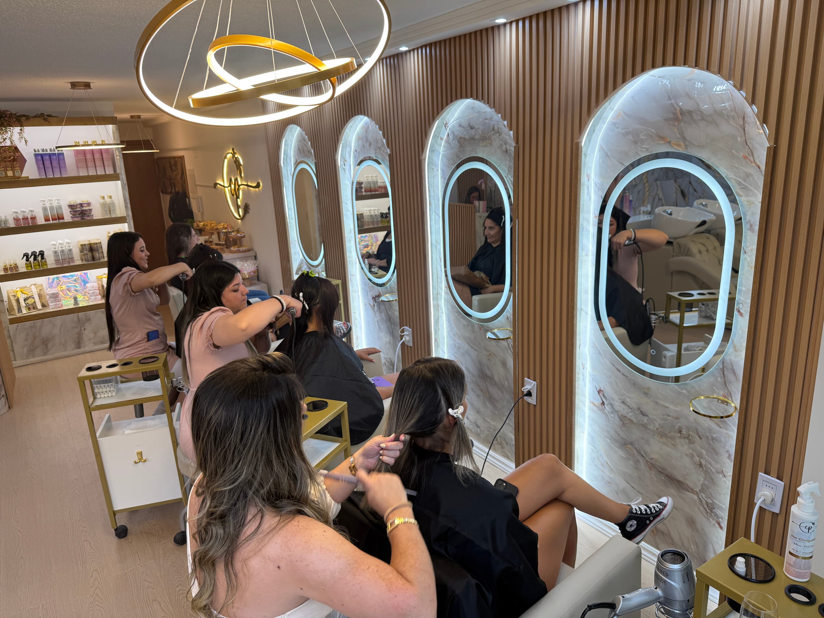 salon de belleza equipo trabajando